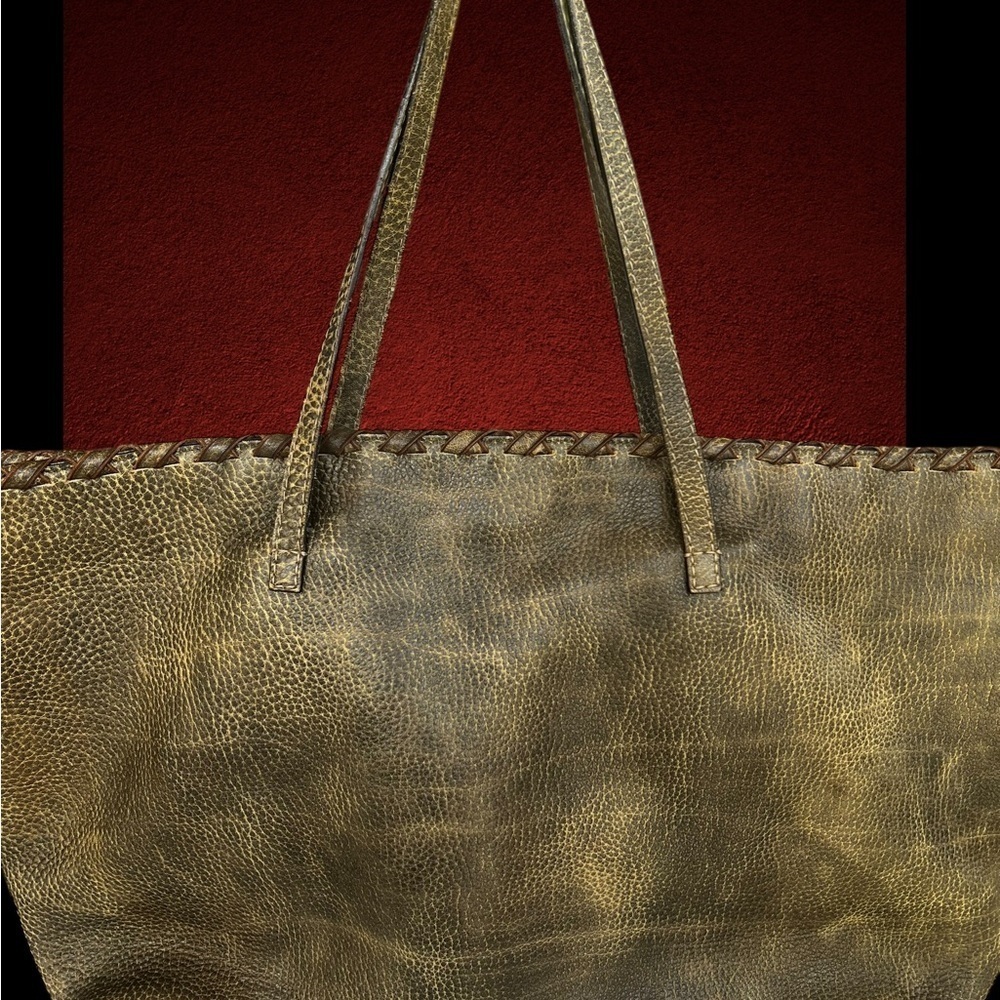 Distressed Bamboo Gucci Tote - Picture 3 of 12